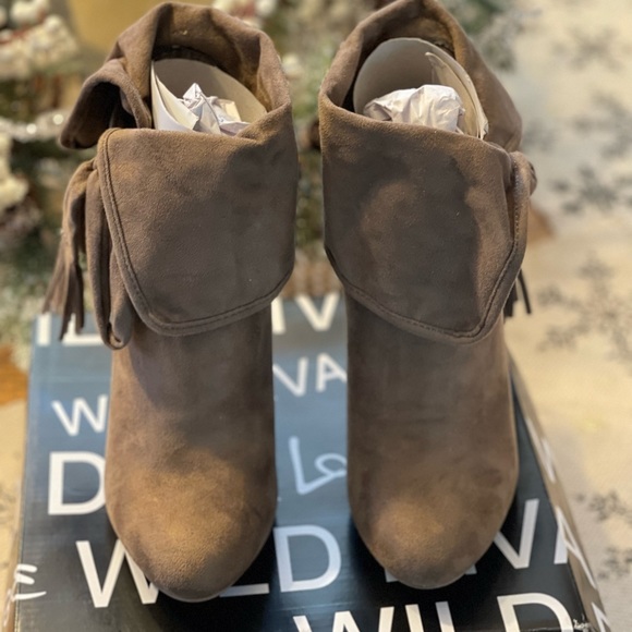 Brand new never worn faux suede booty Size 7 - Picture 4 of 4